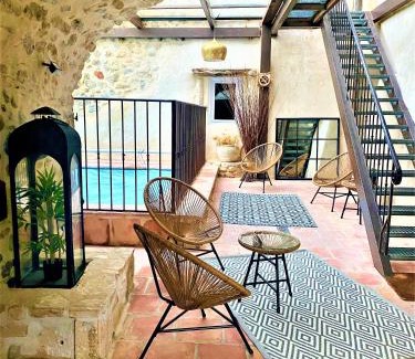 Vallon-Pont-d'Arc House | Gîte de groupe 15p-9ch OU 3 gîtes indépendants 5p-3ch - PATIO et PISCINE INTERIEURE CHAUFFEE TOUTE L'ANNEE