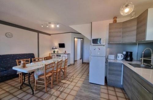 Saint-Andre-dʼApchon House | Gîte familial avec dortoir, proche parc à St-André-d'Apchon - FR-1-496-365