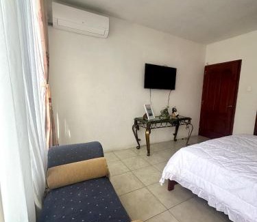 Bahia de la Academia House | Galapagos Endemic