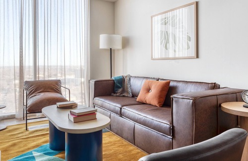 Rainey Street Historic District Apartment | Galaxy by Avantstay Brand New Condo Room in Austin w/ Amazing Amenities!