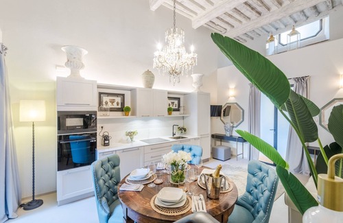 Lucca Historical Center Apartment | Gallo Cedrone a Home With Outdoor