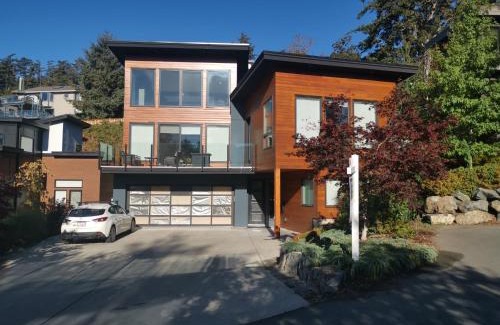 Saanich West Apartment | Galloping Goose B&B in Beautiful Victoria