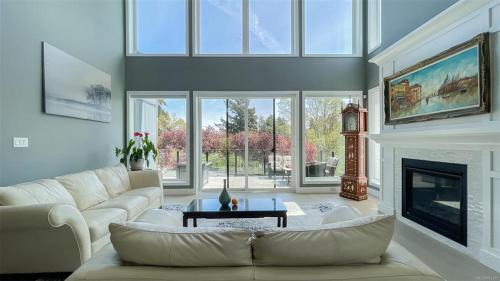 Saanich West Apartment | Galloping Goose B&B in Beautiful Victoria