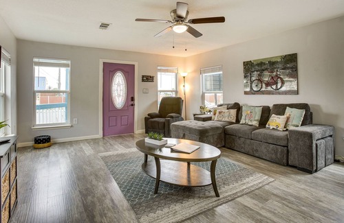 Galveston Cottage | Galveston Cottage ~ 1 Mi to Beach: Pet Friendly!