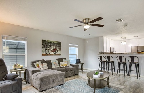 Galveston Cottage | Galveston Cottage ~ 1 Mi to Beach: Pet Friendly!