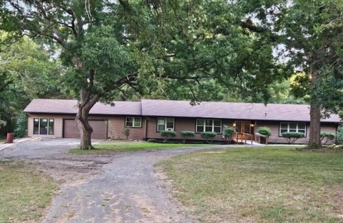 Wills Point House | Game hs w 3br 2.5ba, over acre,1 mi from Tawakoni St Park,walk to lake!