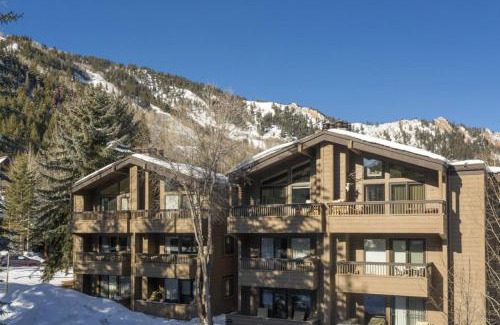 Aspen House | Gant Unit K301, A resort condo w/fireplace, upgraded kitchen, A/C, views from every room