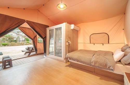 Buk House | Gapyeong Sanchaek Glamping Pension