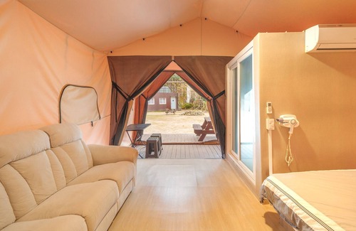 Buk House | Gapyeong Sanchaek Glamping Pension