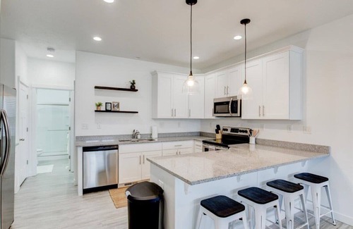 Vineyard House | Garage, Game Room, King Bed!