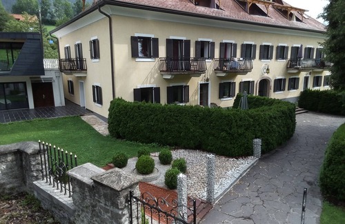 Dellach im Drautal Apartment | Garden apartment with mountain views