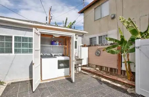 El Camino Village House | Garden Suite - 10 mins to Beach and LAX