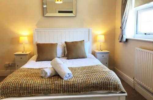 Windsor City Centre Apartment | Garfield Place Cosy 2-Bedroom Cottage Central Windsor with Parking