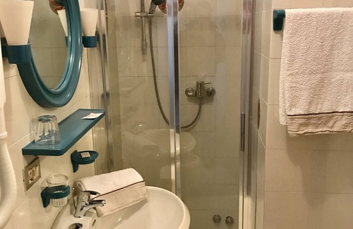 Gardola Hotel | Garnì Hotel Tignale