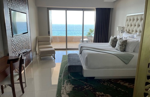 Cabo San Lucas Resort | GARZA BLANCA CABO 5-DIAMOND 3 BEDRM WATERFRONT PENTHOUSE
