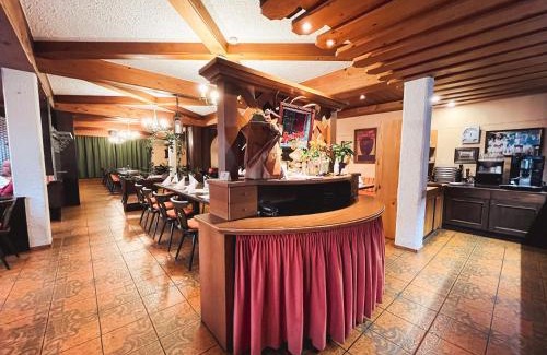 Niedertaufkirchen Hotel | Gasthof Söll