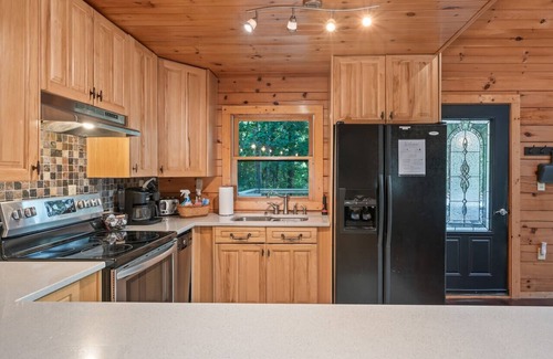 Marion Cabin | Gated Community Log Cabin 45 minutes to Asheville Hot Tub and Outdoor Fireplace