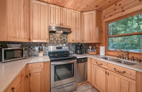 Marion Cabin | Gated Community Log Cabin 45 minutes to Asheville Hot Tub and Outdoor Fireplace