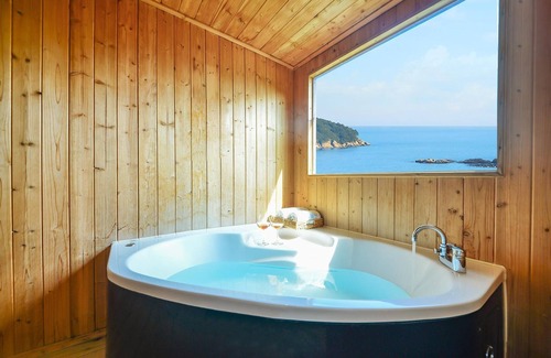 Irun-myeon House | Geoje Purenneoul Pension