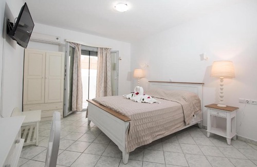 Old Town Naxos Apartment | Georgia Mare
