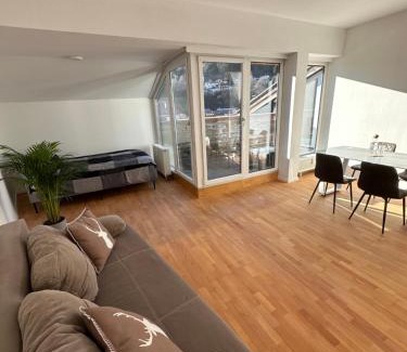 Imst Apartment | Geräumiges sonniges Apartment mit Bergblick