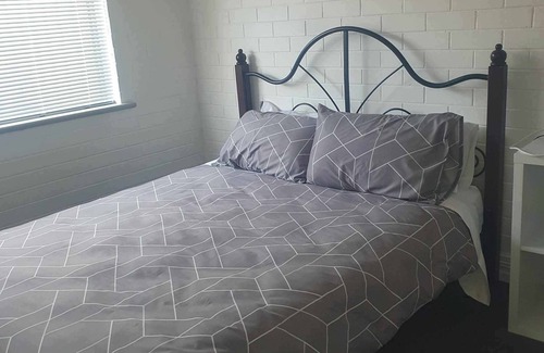 Geraldton Apartment | Geraldton CBD, 200m walk to the beach and coffee shops! New Reno 2br immaculate!