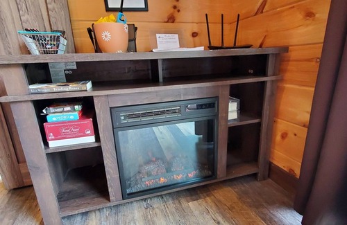 Whittier Cabin | Get an Altitude Adjustment! Hot Tub! Dog friendly. Views! Tubing, waterfalls