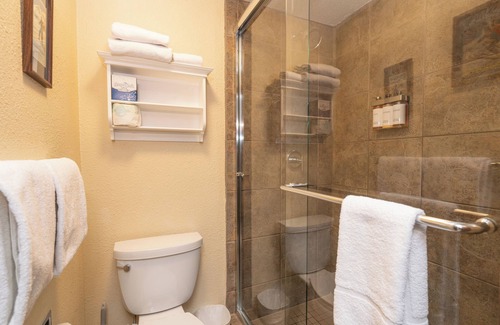 Telluride Hotel | Get An Authentic Telluride Experience in This Classic Ski Chalet Room