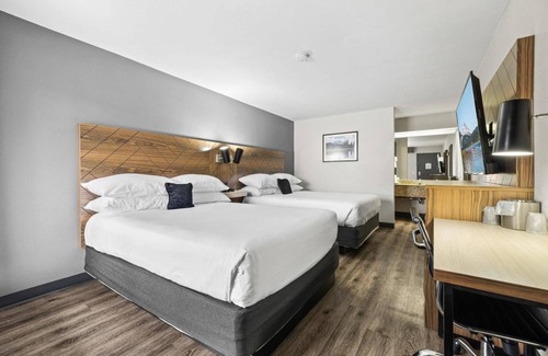 Orchard District Hotel | Get Ready for Adventure! 2 Family-friendly Units. Close to Pine Nursery Park!