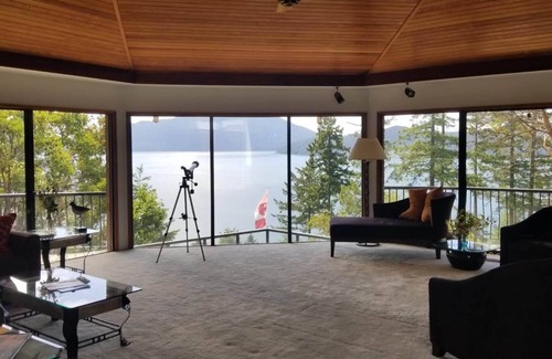 Langdale House | Gibson's Shangrila - A place to relax and watch the beautiful ocean view. nn