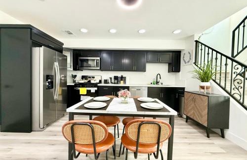 Van Nuys Apartment | GilmoreOne