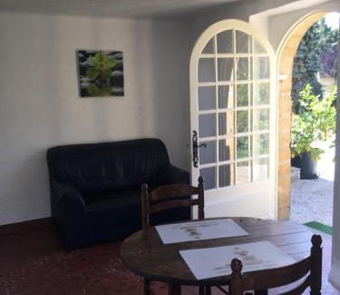 Sarlat-la-Caneda Apartment | Gite à Sarlat avec piscine