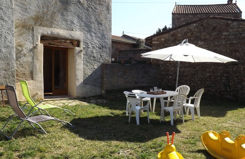 Saint-Jean-Saint-Gervais House | Gîte 100 m2 with enclosed grounds, walks from the hamlet in the Issoire sector