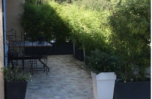 Laree Cottage | Gîte 'Gite Iago' with Private Terrace, Shared Garden and Wi-Fi