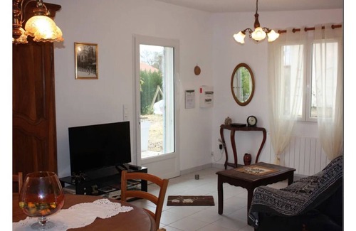 Laree Cottage | Gîte 'Gite Iago' with Private Terrace, Shared Garden and Wi-Fi