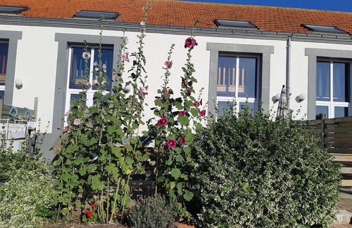 Sallertaine House | Gîte in the heart of an artists' village - close to the ocean - marsh views