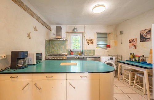 Saint-Romain-de-Benet House | Gîte 'Le Cottage' with Shared Pool, Private Terrace and Wi-Fi