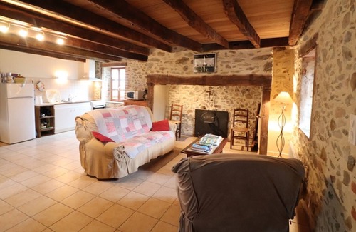 Saint-Etienne-de-Maurs Cottage | Gite Saint-Étienne-de-Maurs, 1 bedroom, 3 persons