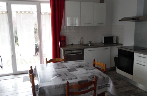 Aveze Apartment | Gîte Sancy, ground floor apartment in bucolic village. Pets allowed
