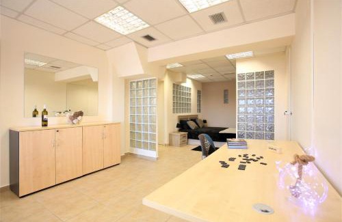 Markopoulon Apartment | GK Airport Suites - Free Shuttle by GK Properties