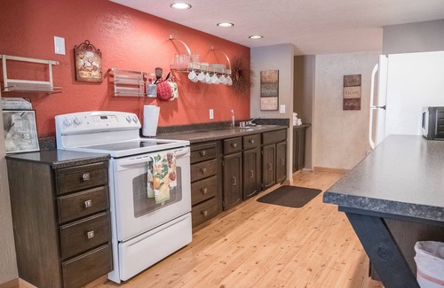 Columbia Falls Hotel | Glacier Basecamp Lodge