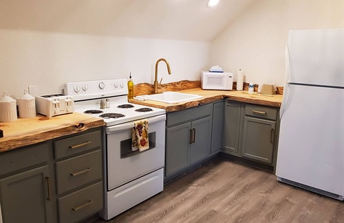 Columbia Falls Hotel | Glacier Basecamp Lodge