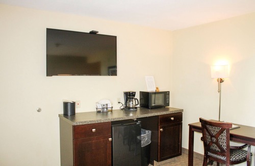 Kelleys Island Hotel | Glacier Suite at Kelley's Island Venture Resort