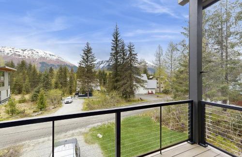 Alyeska House | Glacier View Getaway