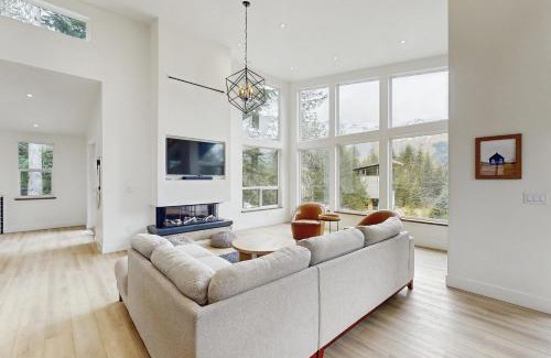 Alyeska House | Glacier View Getaway