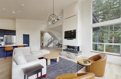Alyeska House | Glacier View Getaway