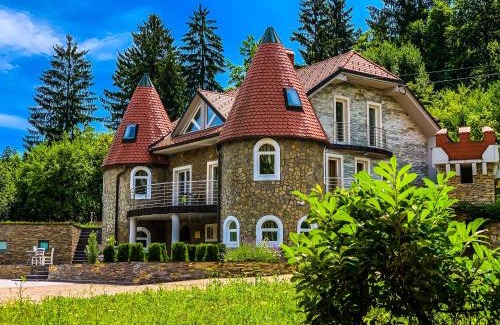Vrhnika House | Gladiaterra Castle