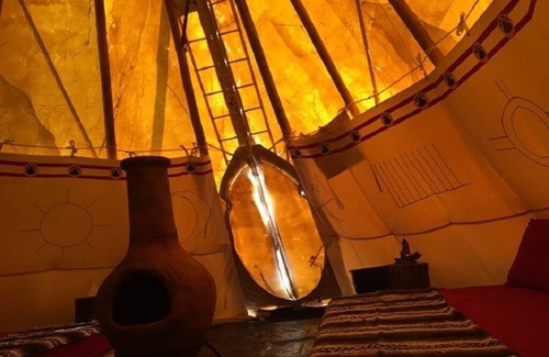 Jamestown Apartment | Glamping Back in Time
