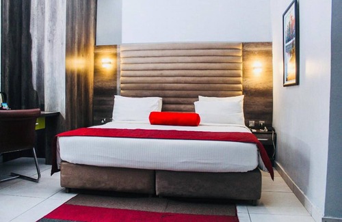 Ofin Hotel | Glee Hotel