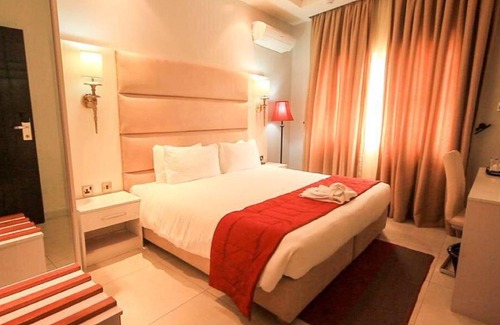 Ofin Hotel | Glee Hotel